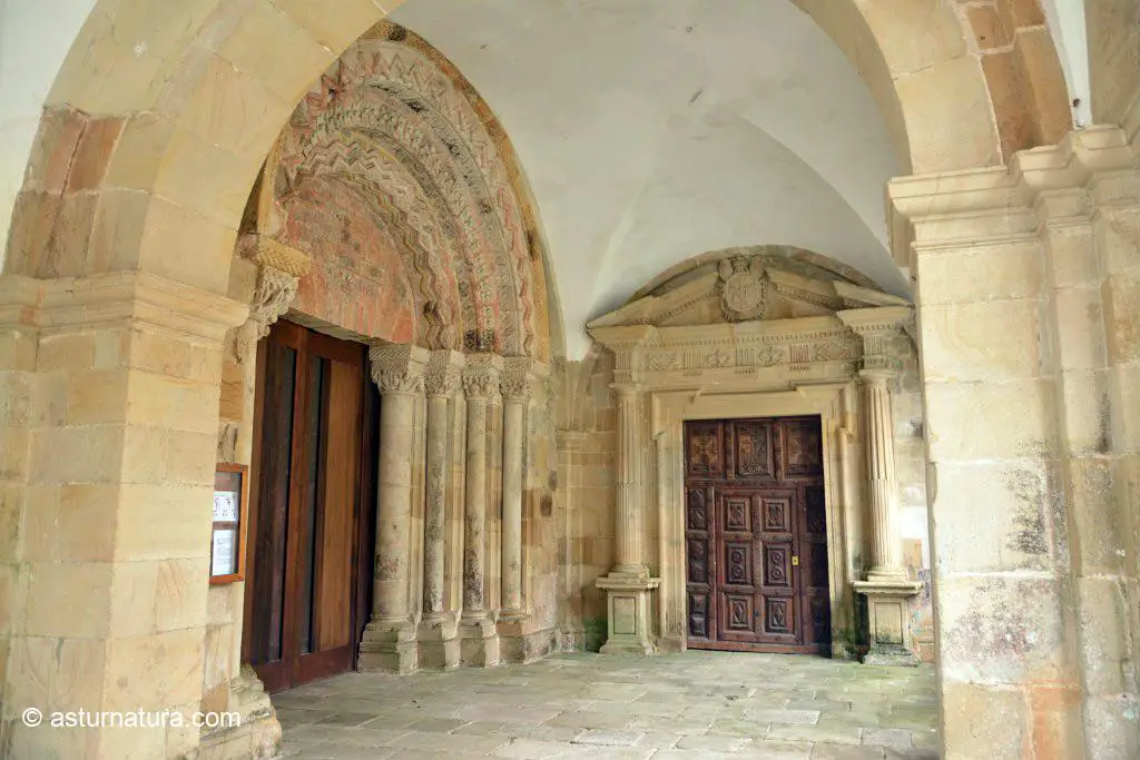 Portadas de la Iglesia de Santa María de Valdediós