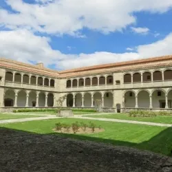 Claustro de los Reyes 16