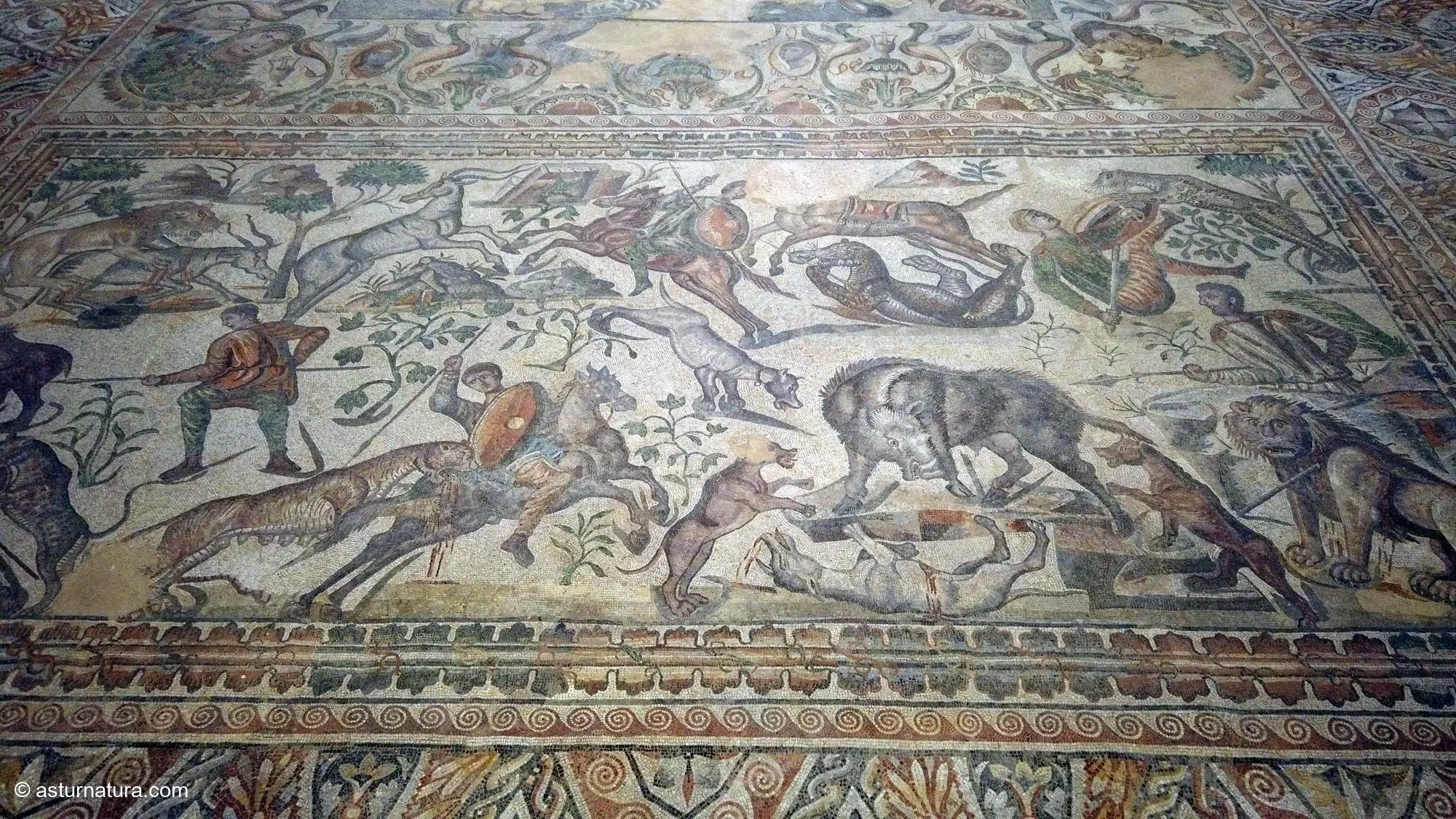 Escenas de caza en mosaico de la Villa romana de La Olmeda