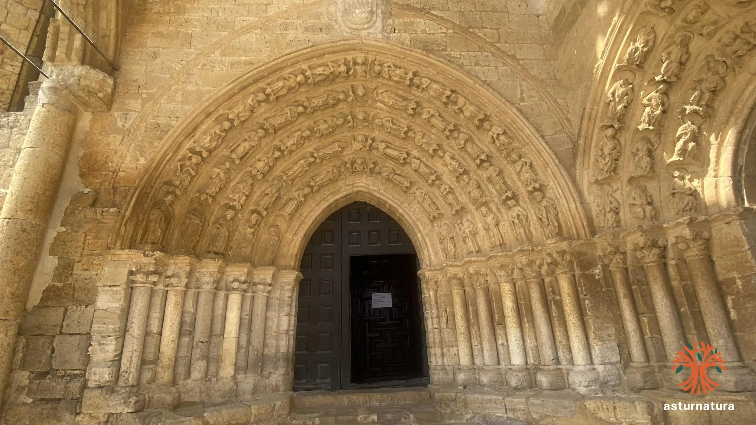 Iglesia de Santa María La Blanca de Villalcázar de Sirga 3