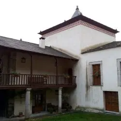 Palacio de los Miranda y Ermita de Prelo