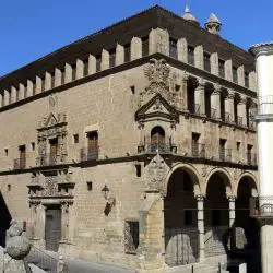 Palacio de los Duques de San Carlos VI